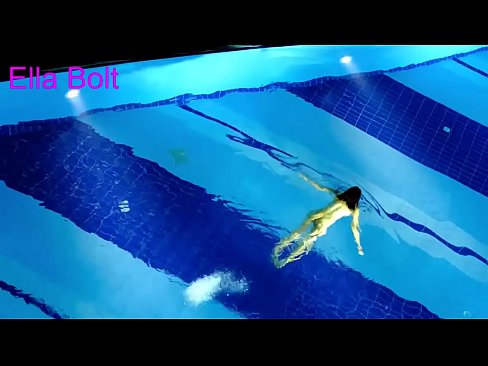 ❤️ मी पाहणे थांबवू शकत नाही, तरुण गोरा ELLA BOLT रिसॉर्ट पूलमध्ये नग्न पोहताना पकडला गेला अश्लील mr.appassistance.ru